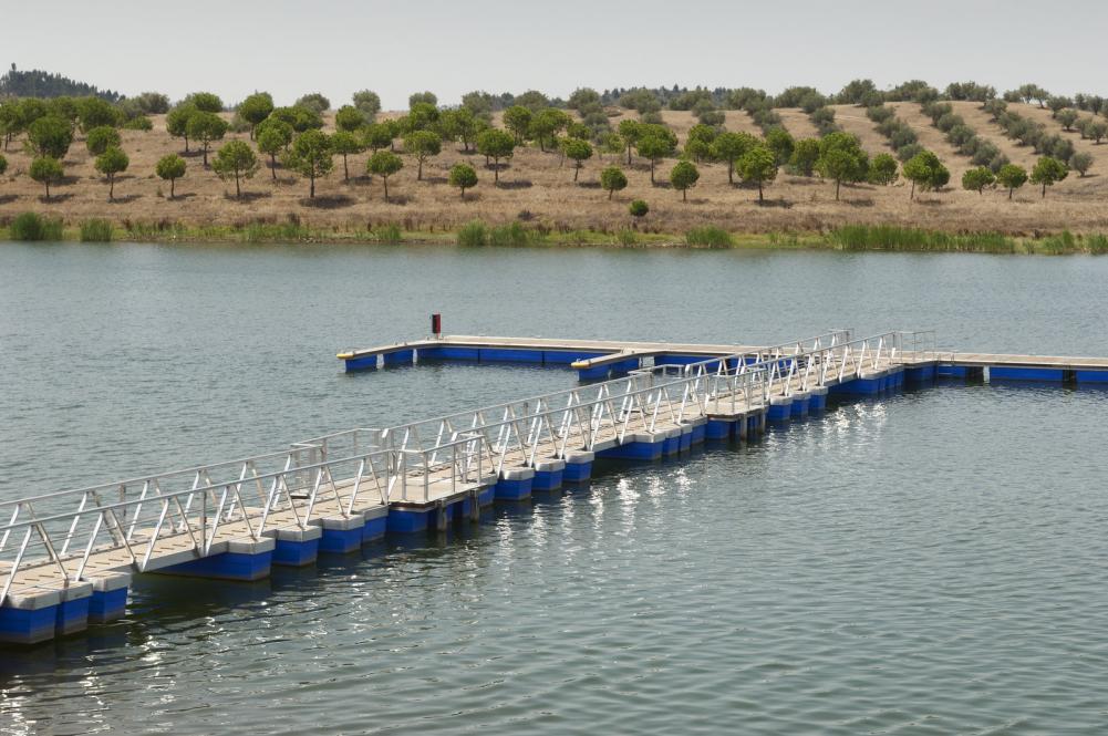 Floating Docks Are Ideal for Your Shoreline Conditions