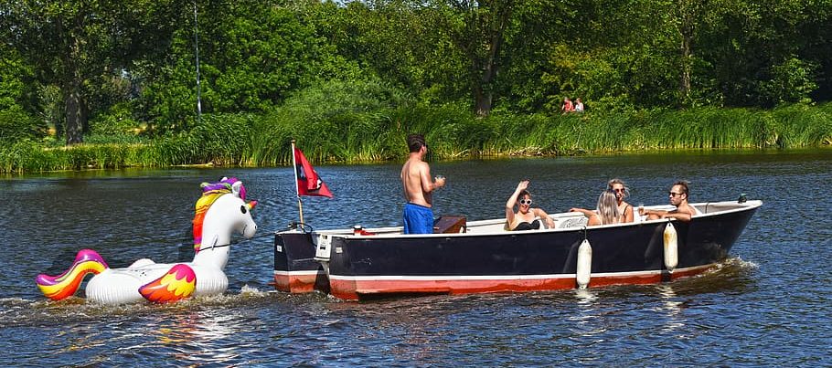 Covered floating docks
