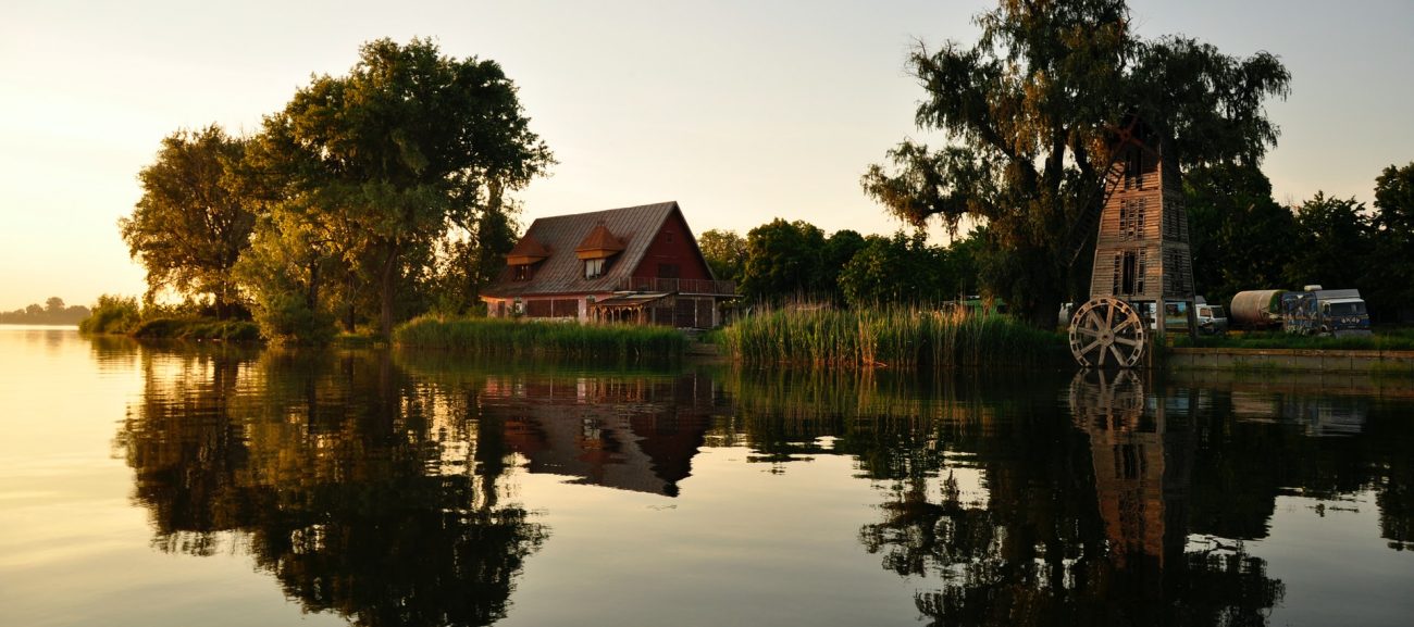 Lake House Vacations