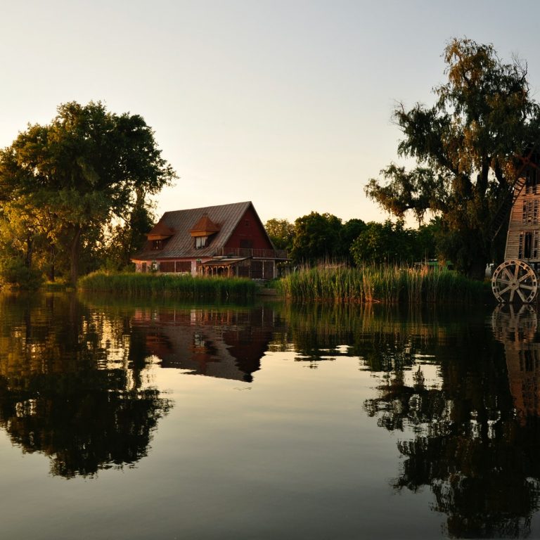 Lake House Vacations