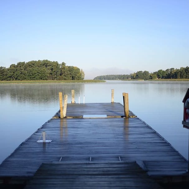 Standard Dock vs Floating Dock