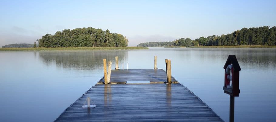 Standard Dock vs Floating Dock