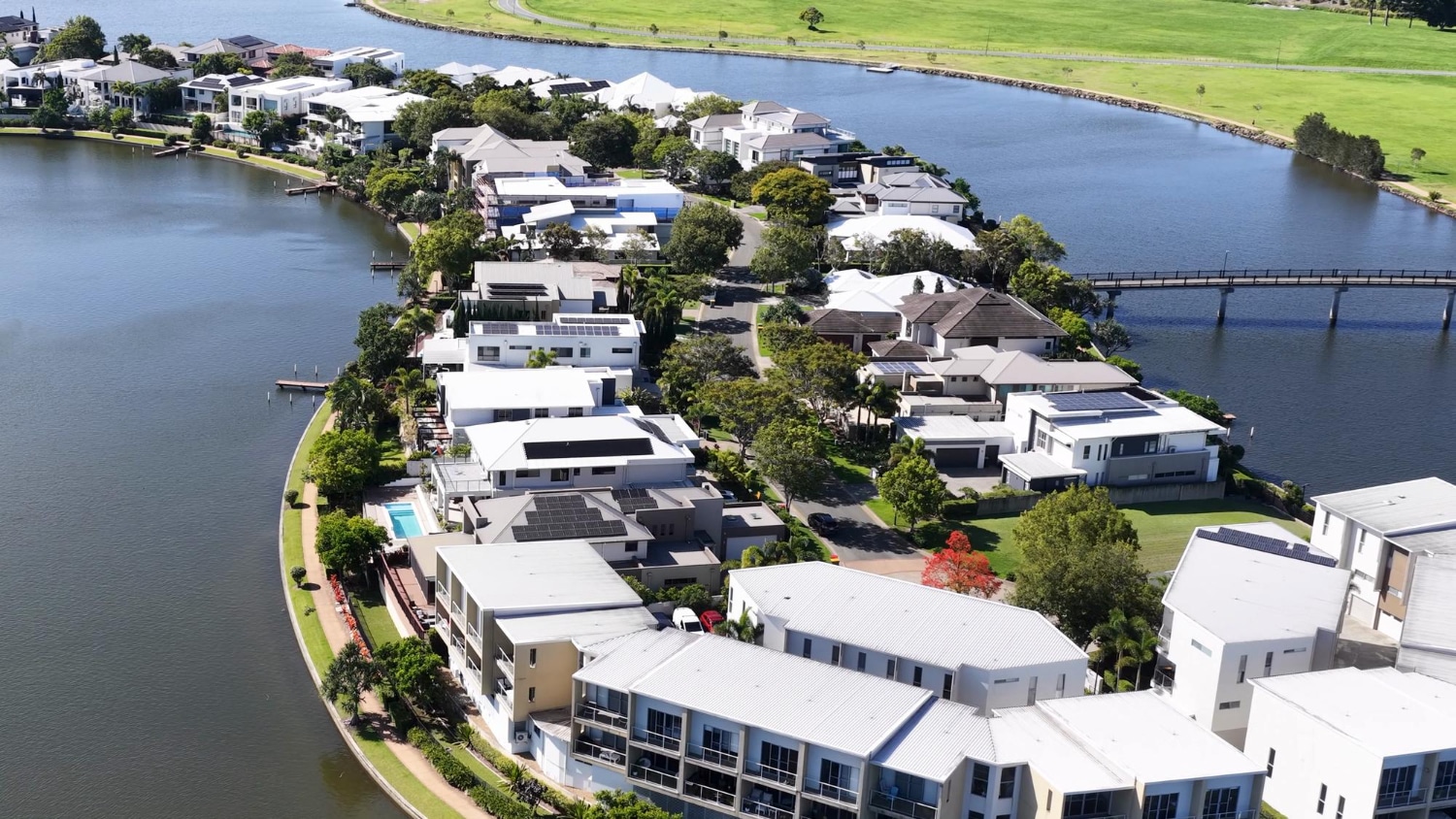 How to Design a Stable Swim Zone for Open-Water Residential Properties