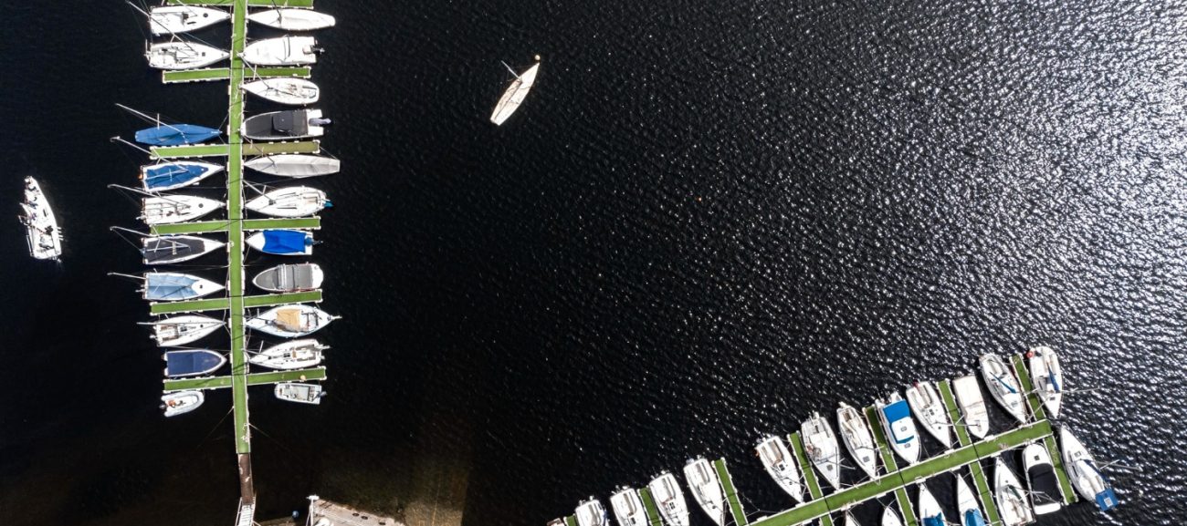 engineering behind stabilizing floating docks in deep-water residential lakes